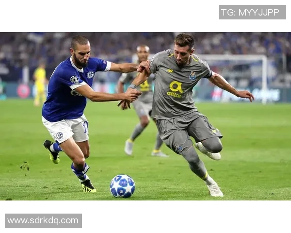 萨德博恩与汉堡的激烈对决揭示德乙联赛新格局与球队实力较量