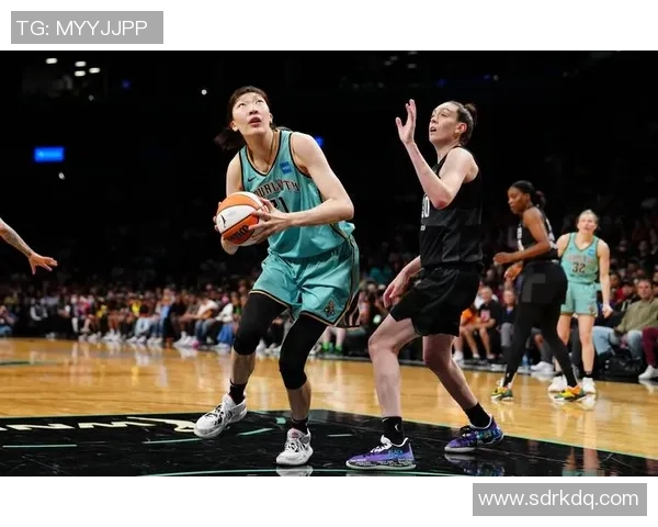 风暴与自由人精彩对决直播全程回顾与精彩瞬间分享